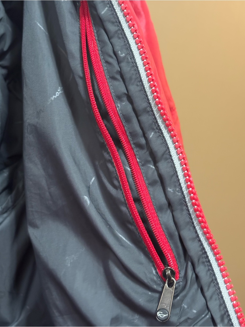 Marmot Women’s Red Hooded Down Puffer Jacket Size Large | Lightweight Winter - Picture 9 of 10
